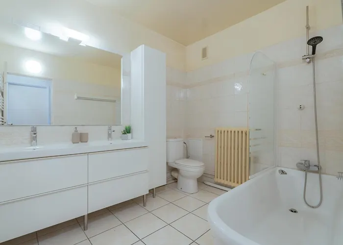 Grand Moderne Avec 4 A 15ᵉ