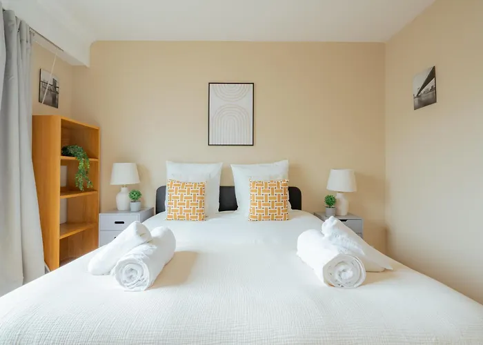 Grand Moderne Avec 4 A 15ᵉ *
