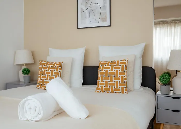 Grand Moderne Avec 4 A 15ᵉ *