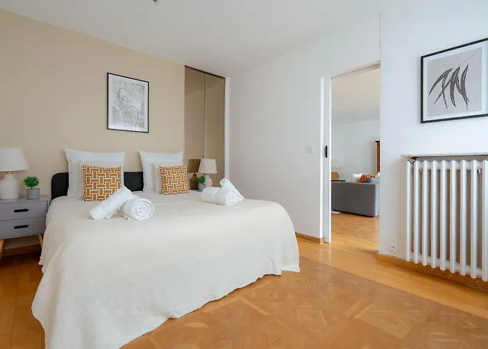 Grand Moderne Avec 4 A 15ᵉ *